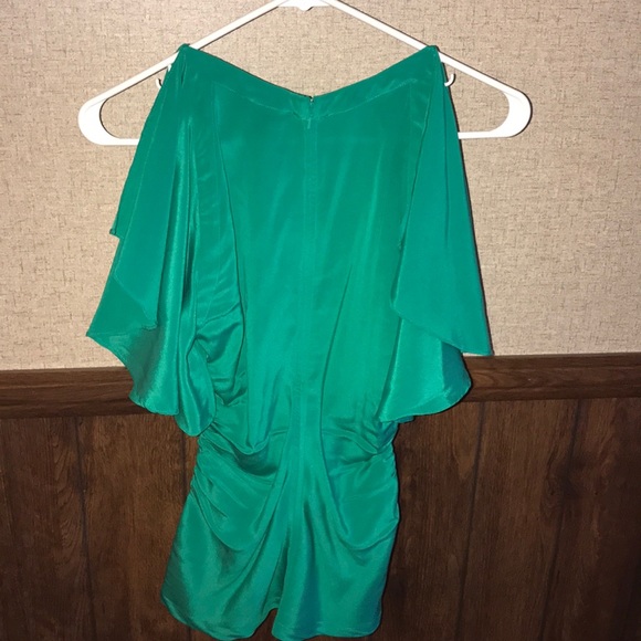 Never worn BEBE cold shoulder keyhole front top - Picture 2 of 7